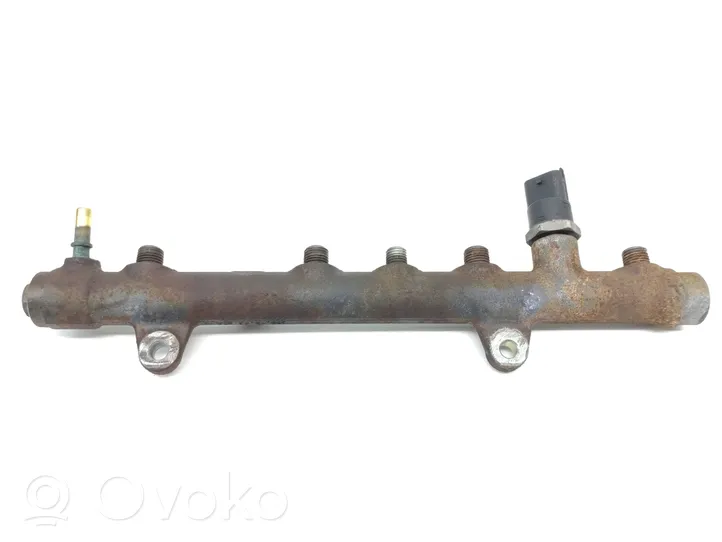 Opel Vivaro Fuel main line pipe 8200330912