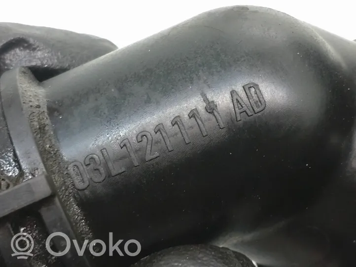 Audi A4 S4 B8 8K Termostaatin kotelo 03L121111AD