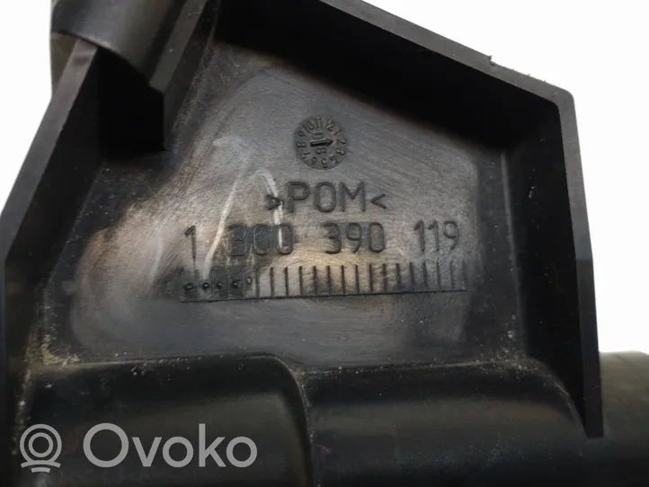 Volvo C30 Dysza spryskiwacza lampy przedniej 31253730
