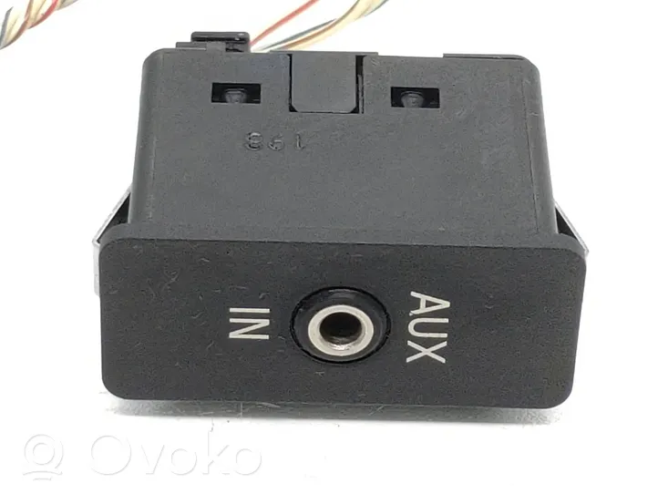 BMW 1 E81 E87 AUX in-socket connector 6930561