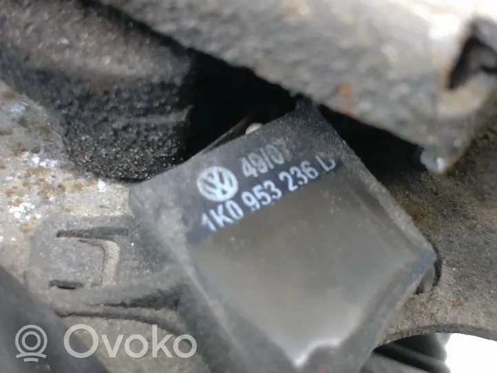 Volkswagen Golf V Zamek pokrywy przedniej / maski silnika 1K1823509B