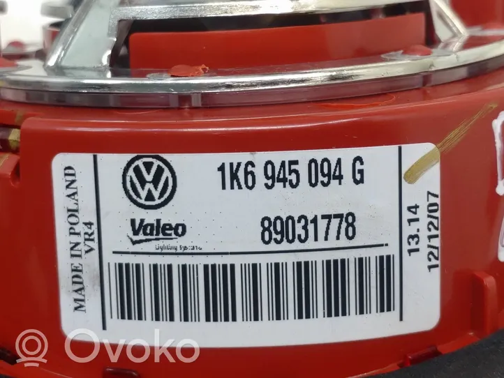 Volkswagen Golf V Lampy tylnej klapy bagażnika 1K6945094G