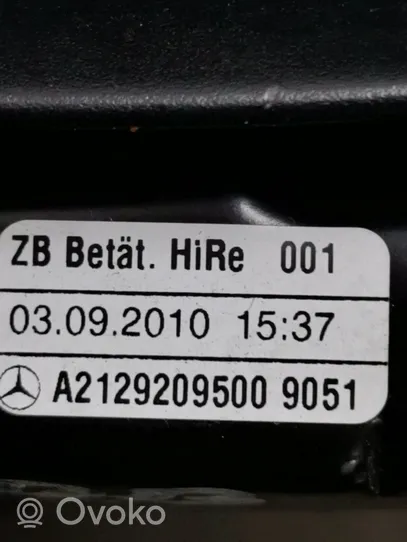 Mercedes-Benz E W212 Kita bagažinės apdailos detalė A2129230400