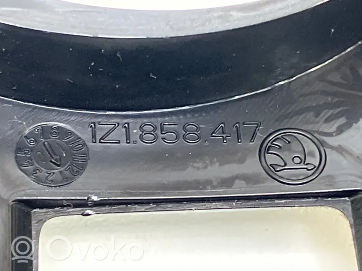 Skoda Octavia Mk2 (1Z) Rivestimento del vano portaoggetti del cruscotto 1Z1858417