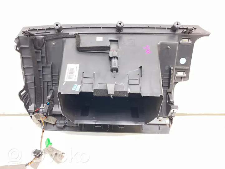 Volvo C30 Glove box 8626141