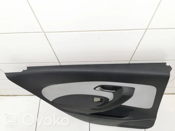 Volkswagen Cross Polo Rivestimento del pannello della portiera posteriore 6R6867211J