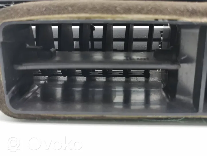 Audi A4 S4 B7 8E 8H Centrālais gaisa ventilācijas režģis 8E0820951H