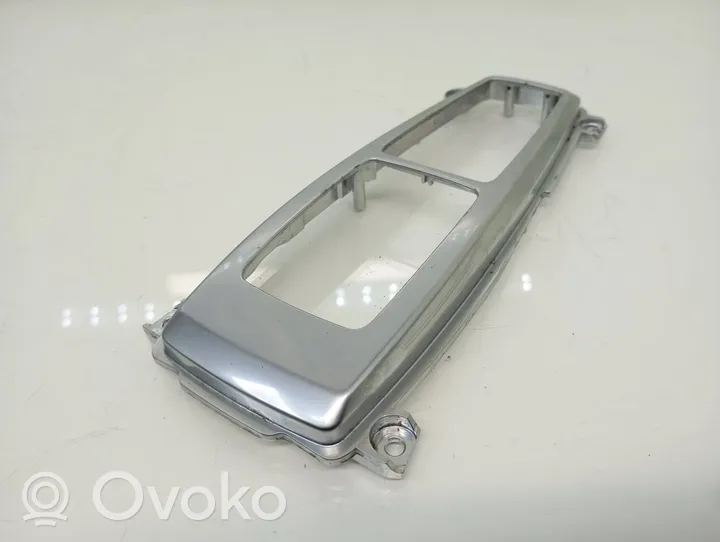 BMW X5 E70 Rivestimento in plastica cornice della leva del cambio 6975467