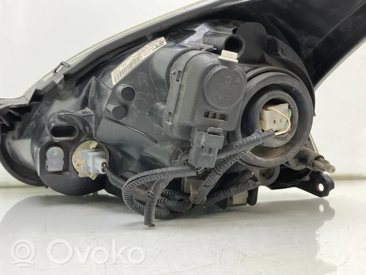 Toyota Aygo AB10 Lampa przednia 811100H070