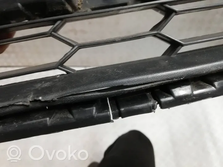 Volkswagen Up Kratka dolna zderzaka przedniego 12E853677C