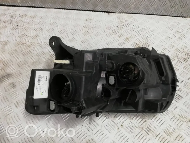 Dacia Sandero Lampa przednia 260104945R