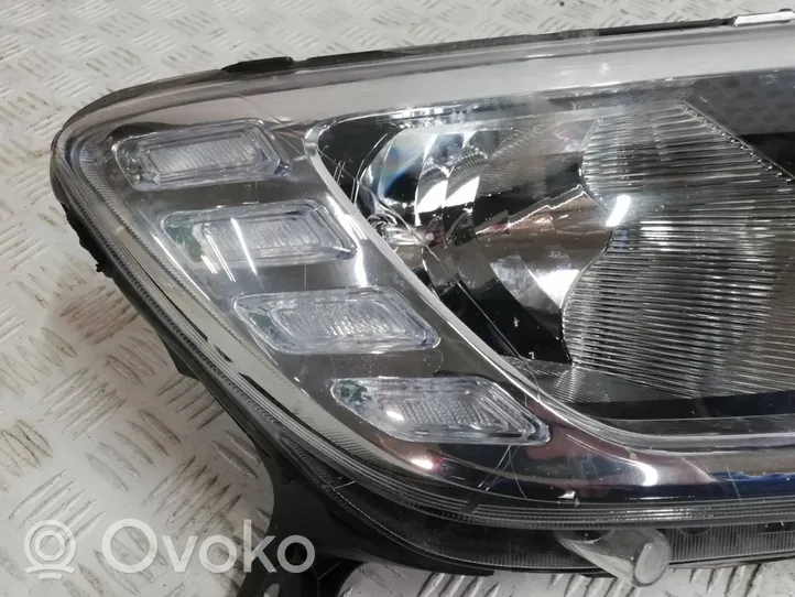 Dacia Sandero Lampa przednia 260104945R