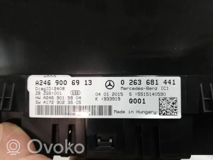 Mercedes-Benz B W246 W242 Licznik / Prędkościomierz A2469006913