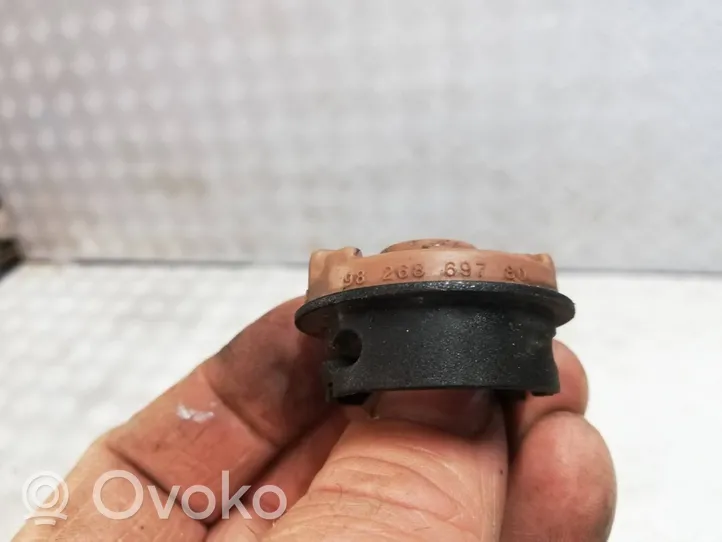 Opel Corsa F Staffa di montaggio del radiatore 9826869780