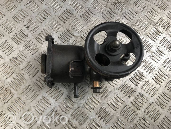 Subaru Forester SF Ohjaustehostimen pumppu 7801008