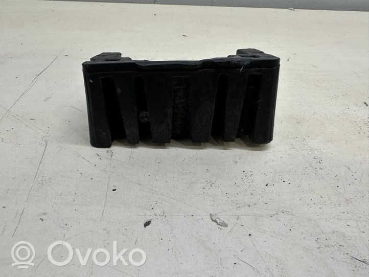 Volkswagen Touareg II Base della presa Jacking 7L8804123