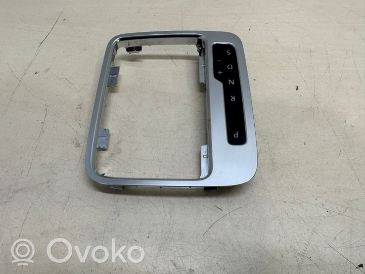 Volkswagen Touareg II Rivestimento in plastica cornice della leva del cambio 7P1713203A