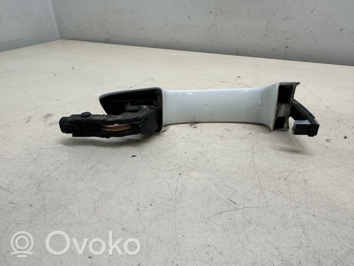 Volkswagen Touareg II Klamka zewnętrzna drzwi przednich 7P6837206F