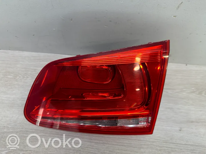 Volkswagen Touareg II Galinis žibintas dangtyje 7P6945094A