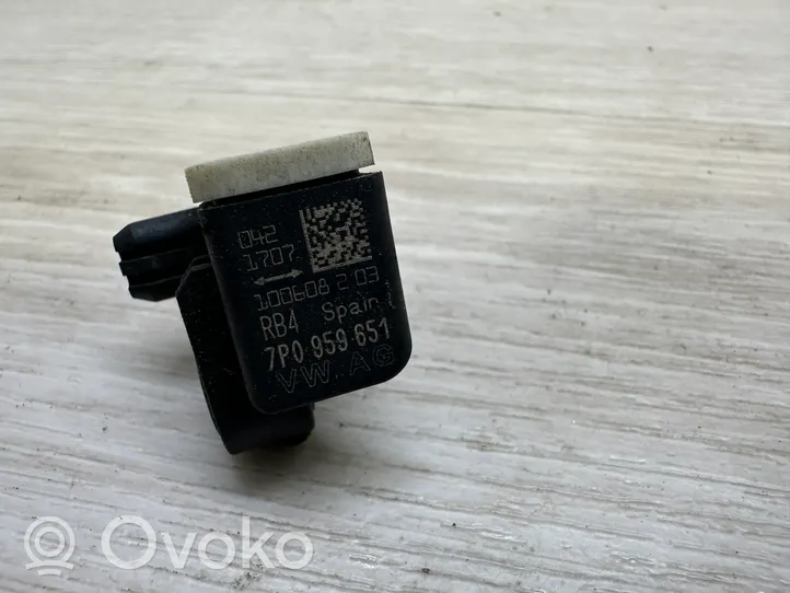 Volkswagen Touareg II Airbag deployment crash/impact sensor 7P0959651