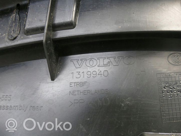 Volvo V40 Takaoven verhoilu 