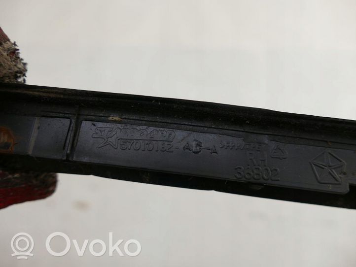 Jeep Cherokee Listwa szyby czołowej / przedniej 57010162