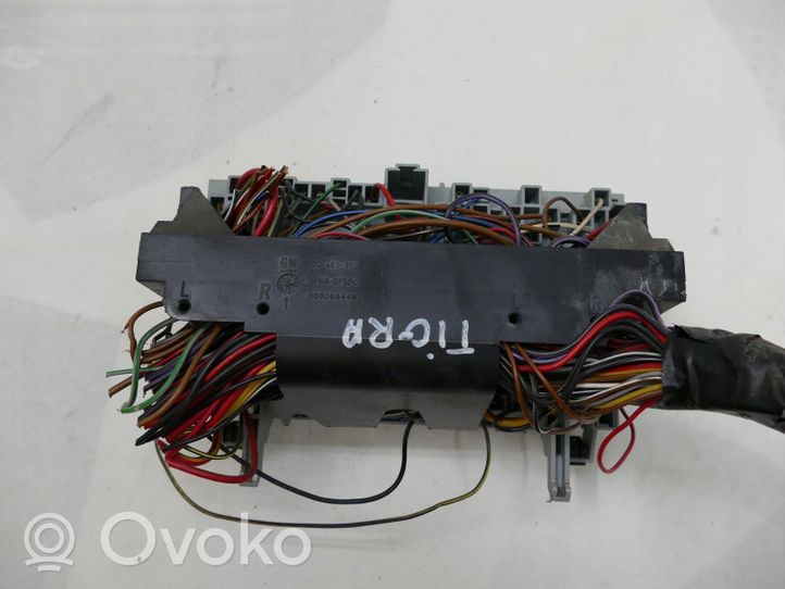 Opel Tigra A Fuse box set 90483952