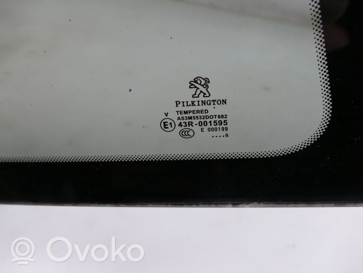 Peugeot 208 Rear side window/glass 