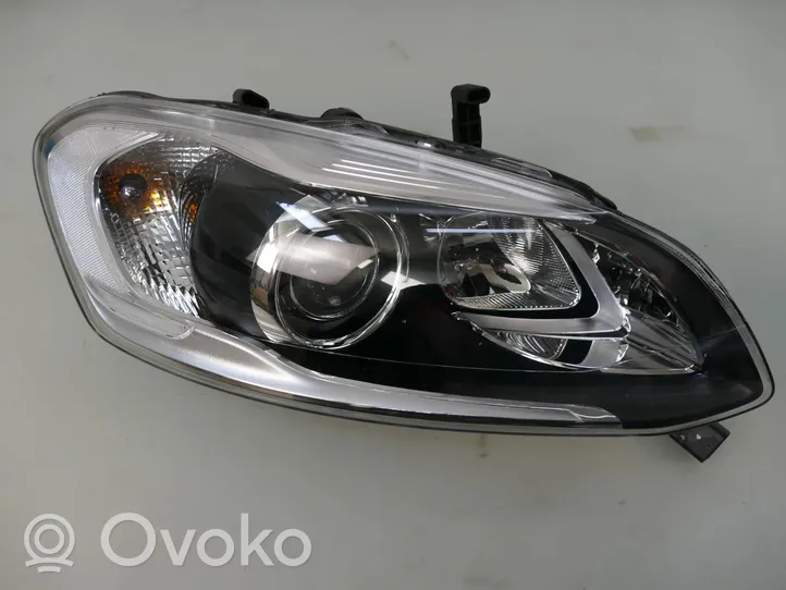 Volvo XC60 Lampa przednia 31698815