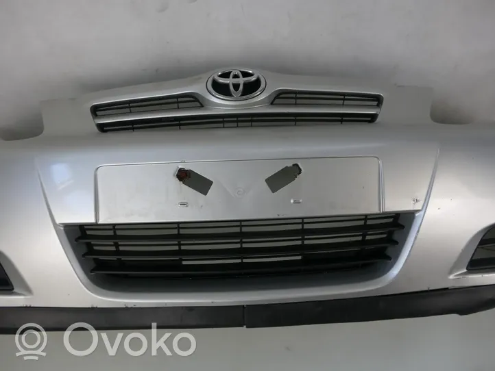 Toyota Corolla E120 E130 Zderzak przedni 52119-02510