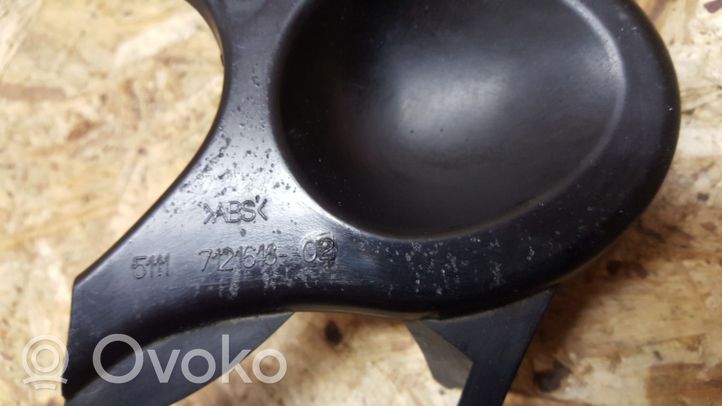 BMW 7 E65 E66 Supporto di montaggio del parafango 7121618