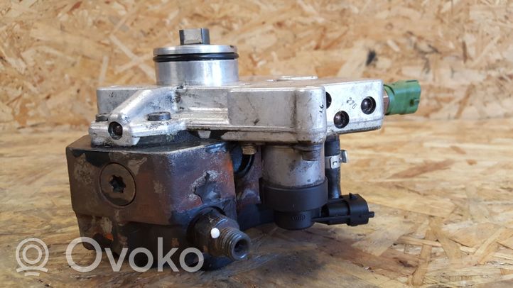 Volvo XC70 Pompe d'injection de carburant à haute pression 8692521