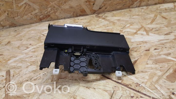 Volvo S90, V90 Hansikaslokeron keskikonsoli 31377381