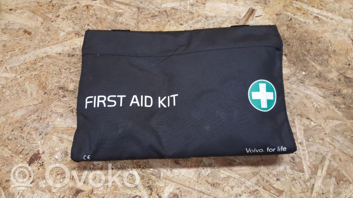 Volvo V70 Trousse de premiers secours 