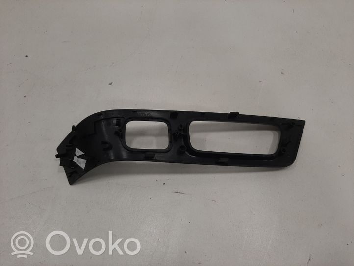 Volvo V60 Ramka przycisku otwierania szyby drzwi tylnych 3986809