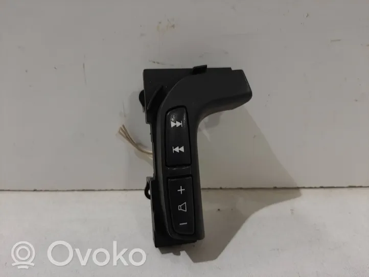 Volvo XC70 Przełącznik / Przycisk kierownicy 30739577