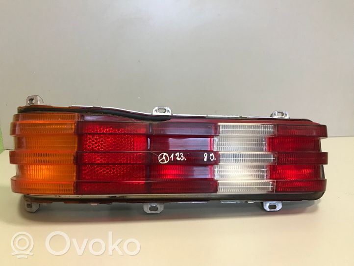 Mercedes-Benz W123 Lampa tylna 22064L