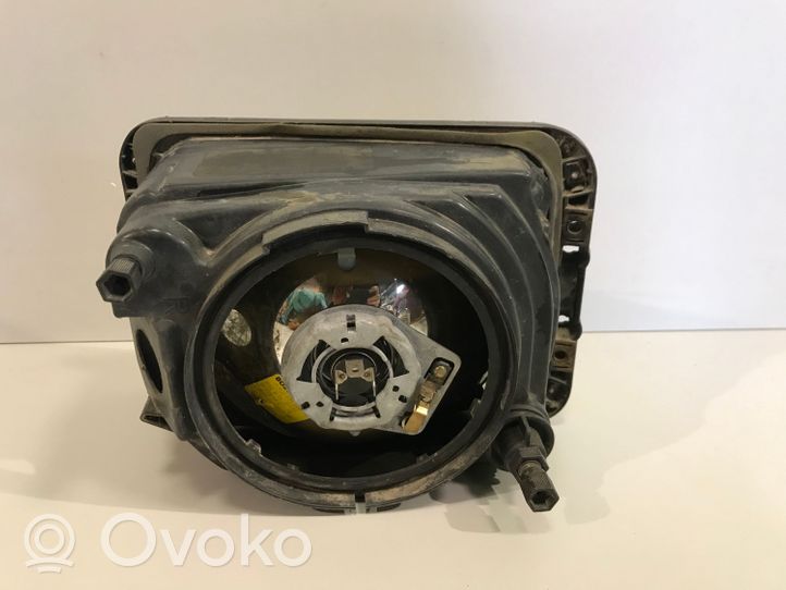 Mercedes-Benz 207 310 Lampa przednia 1305620263