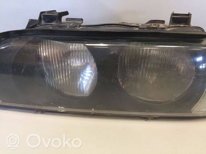 BMW 5 E39 Lampa przednia 15213900