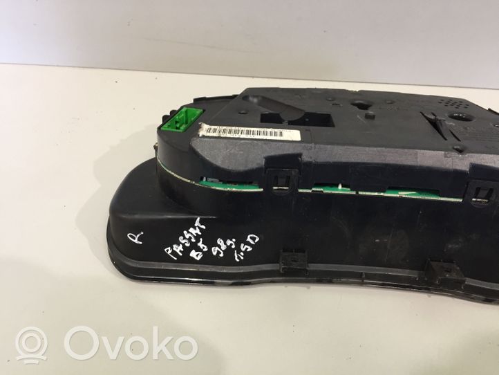 Volkswagen PASSAT B5 Speedometer (instrument cluster) 3B0919931