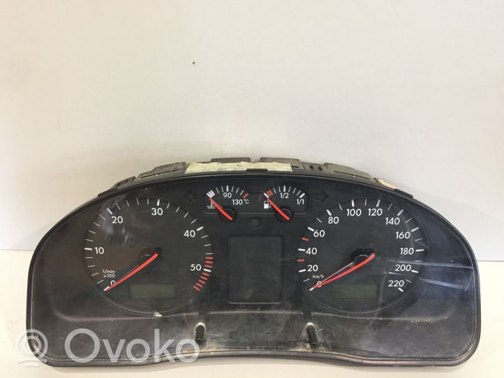 Volkswagen PASSAT B5 Speedometer (instrument cluster) 3B1919880C