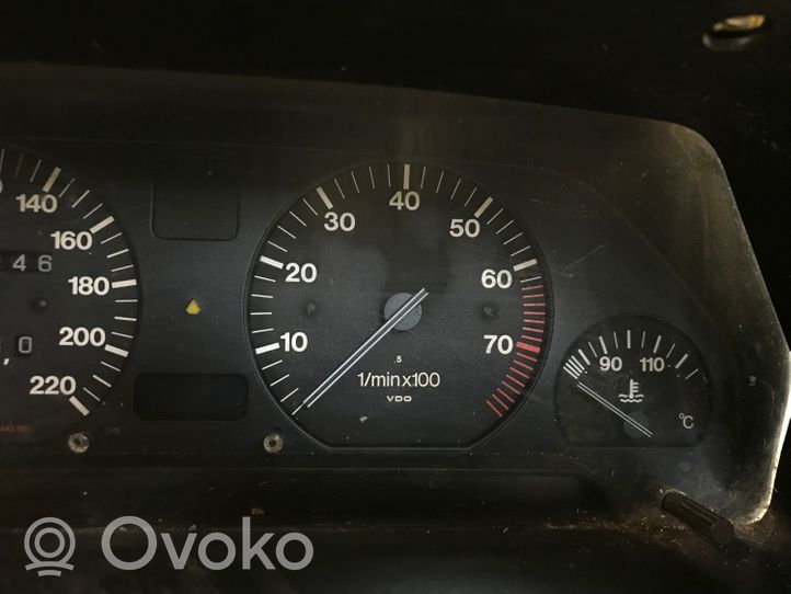 Audi 100 200 5000 C3 Tachimetro (quadro strumenti) 81117293