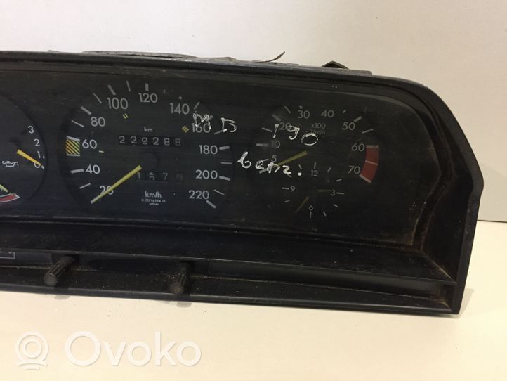 Mercedes-Benz 190 W201 Spidometrs (instrumentu panelī) 87001131