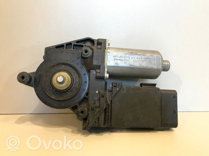 Volkswagen PASSAT B5 Rear door window regulator motor 101430200