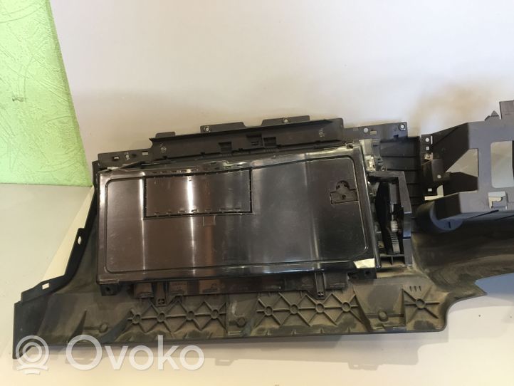 Volkswagen Touareg I Hansikaslokero 7L6858904