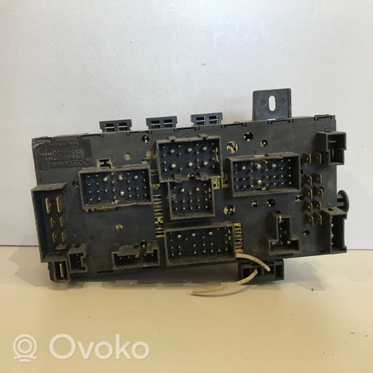 Volkswagen Golf II Fuse module 171941813D