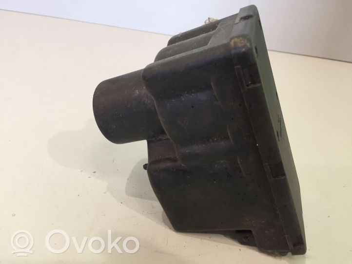 Audi 100 200 5000 C3 Keskuslukituksen alipainepumppu 443862257H