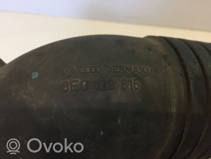 Audi A4 S4 B6 8E 8H Rura / Wąż dolotowy powietrza 8E0129615