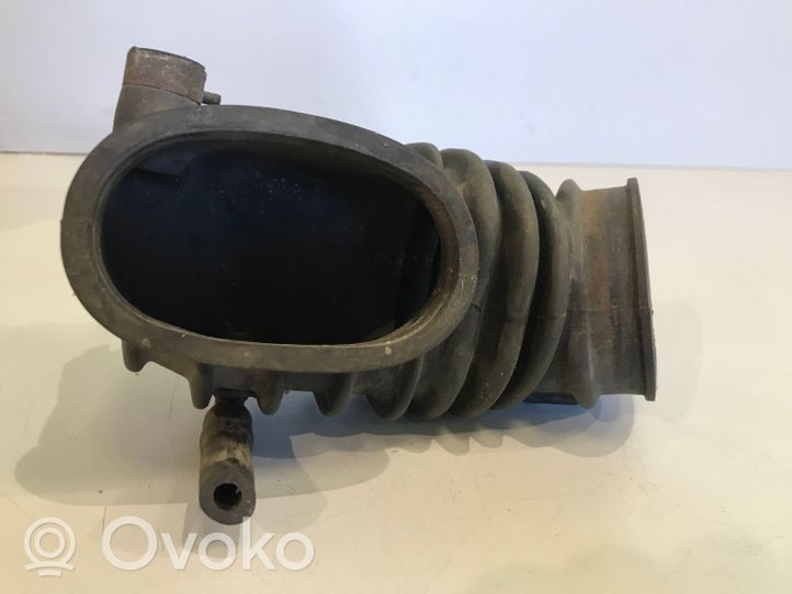 Audi 100 200 5000 C3 Tube d'admission d'air 026133649