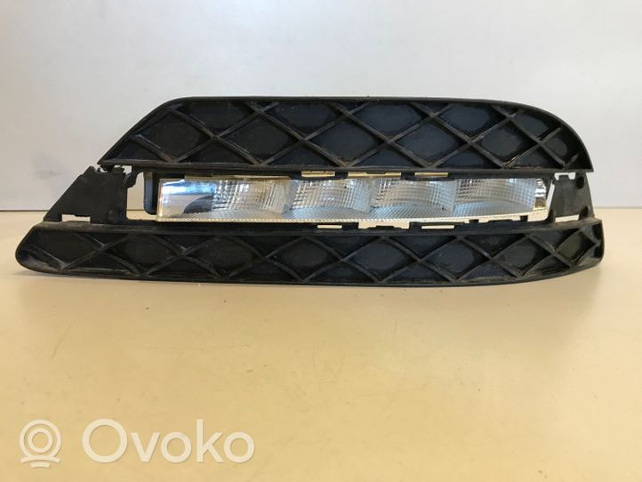 Mercedes-Benz C W204 Etupuskurin alempi jäähdytinsäleikkö A2048803224